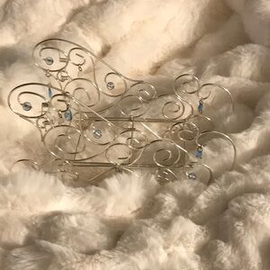 Put your own creation into this adorable sleigh!